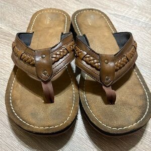 Clark’s Brown Leather Sandals with Braided Strap flip flops Sz 9